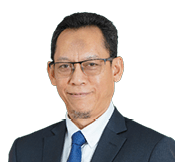 A man wearing a suit and tie stands in front of a green background. AI generated content