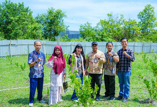 A group of people are standing in a field, posing for a picture. They are standing in front of a tree. AI generated content